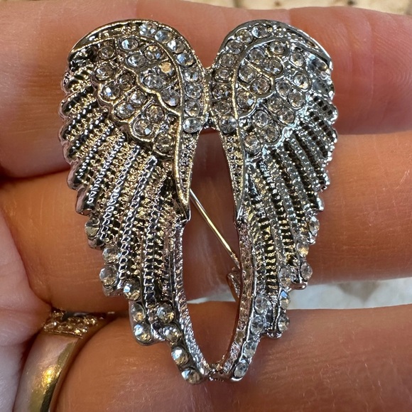 Jewelry - Inspirational Angel Wings with White Crystal Accents in Silver Tone Setting NEW
